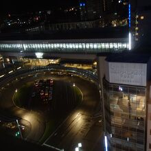 すぐ目の前が駅