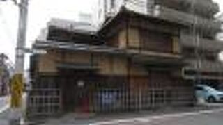 古い家が並んでいます