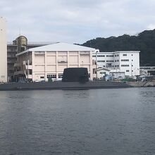 対岸の米海軍の原潜