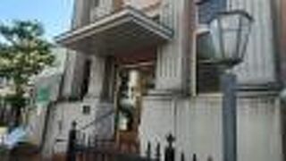 今でも現役の銀行建築