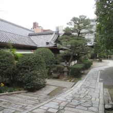 山門が立派です