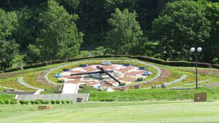 丘陵を活かした広い公園