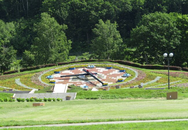 丘陵を活かした広い公園