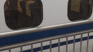 2022年10月22日現在、車内販売では岡山産バナナジェラートや岡山産いちごジェラートの取扱いがありました