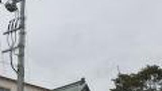 坂のてっぺんで見晴らしがよい