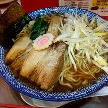 醤油ラーメンねぎトッピングです　叉焼が美味しいです
