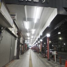 夜は静か。めったにみられない風景。