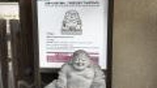 仏像・仏具を触れて回り、ご利益を受けようというもの