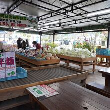 地元野菜を販売