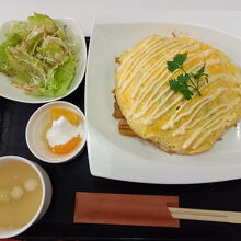 オム焼きそばの大盛り800円