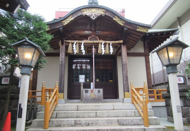 閑静な住宅街にある