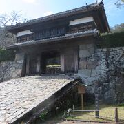 小藩の佐伯藩ですが、非常に立派な櫓門です。