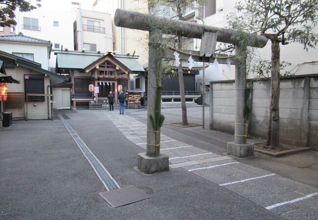 練馬駅前の繁華街にあります