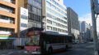 ビルが建ち並ぶ