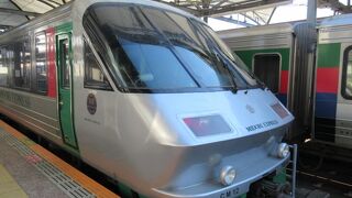 途中まで特急ハウステンボス号と連結走行よ