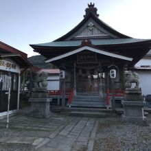 こじんまりとした神社