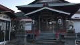 こじんまりした境内