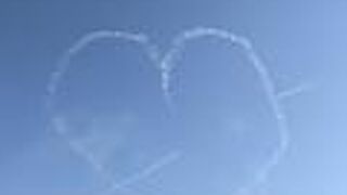 華麗なアクロバット飛行