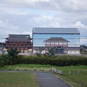 奈良時代の王家の面影が残る公園でした。