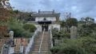 笠間城の八幡台櫓が移築されています