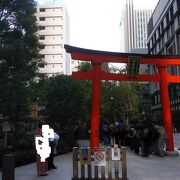 日本橋の賑わいがある神社。