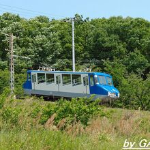 登山道から撮影したケーブルカー