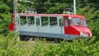 昭和を感じさせるレトロなケーブルカー