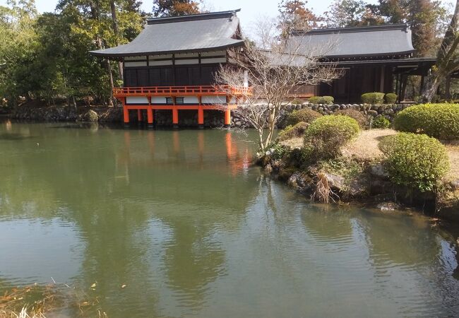 池があり、神社があり、御霊水があり。