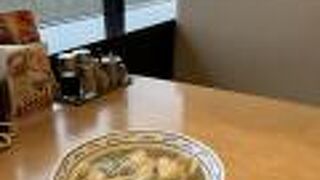 横濱たんめん発祥一品香の港南台店で海老ワンタン野菜スープ