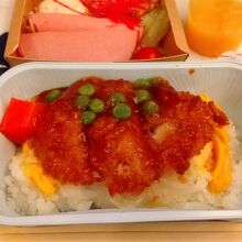 かつ丼っぽい機内食