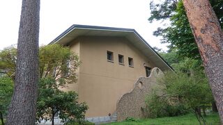 小池邦夫絵手紙美術館と併設