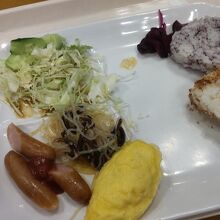 無料サービスの朝食