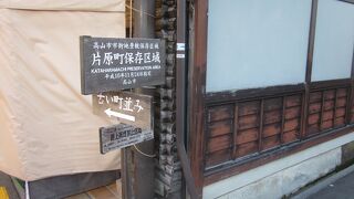 観光客で賑やか