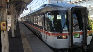 岐阜～富山を結びます