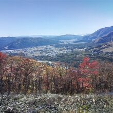 「ヒトトキノモリ」からの白馬村方面の眺めです。