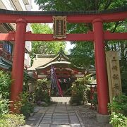 千代田区三崎町２丁目に鎮座している小さな稲荷神社