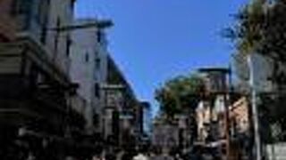 レトロ感あふれる通り