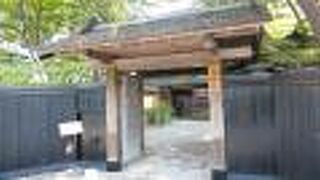 樹齢３００年もカシワの大木にも注目