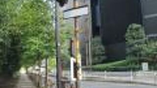 銀座に残る唯一の信号機です