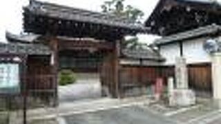 境内には、赤穂浪士の墓があるらしい