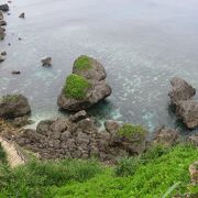 階段を下りて