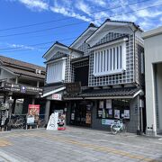 蔵造りの建物で自転車をレンタル