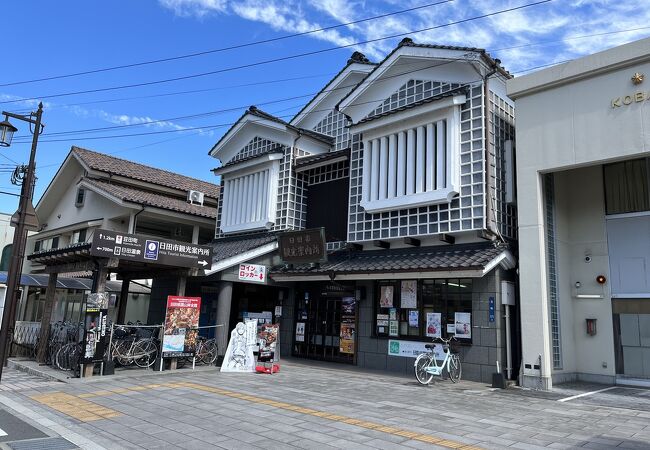 蔵造りの建物で自転車をレンタル