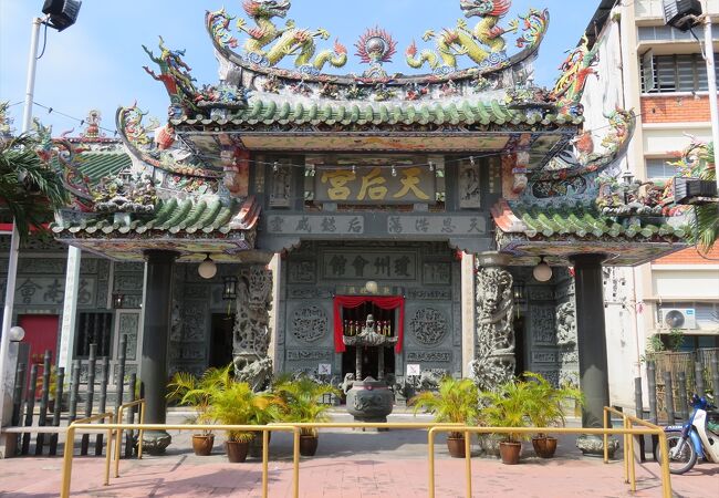 中国海南島からの移民によって建立された、道教の女神・媽祖（まそ）を祀る寺院