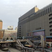 駅ビルがデカい