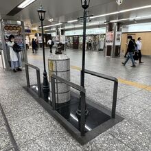 赤い靴履いてた女の子像