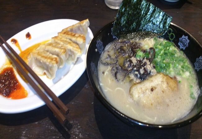 とんこつラーメンと餃子をいただきました