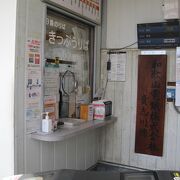 貴志川線和歌山駅は9番乗り場です、改札内ならコインロッカー200円