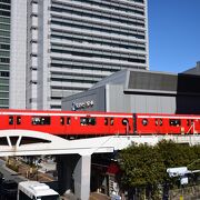 新宿と池袋を東京駅を経由して結ぶ地下鉄