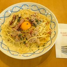 鶏とカマンベールチーズのカルボナーラ